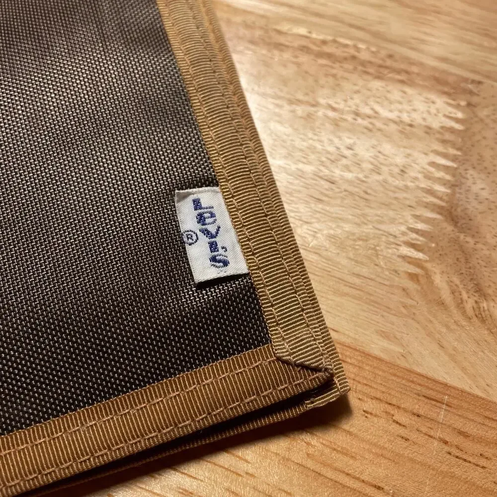 70’s 80’s Levi’s Made in Taiwan True Vintage Brown Fold Wallet